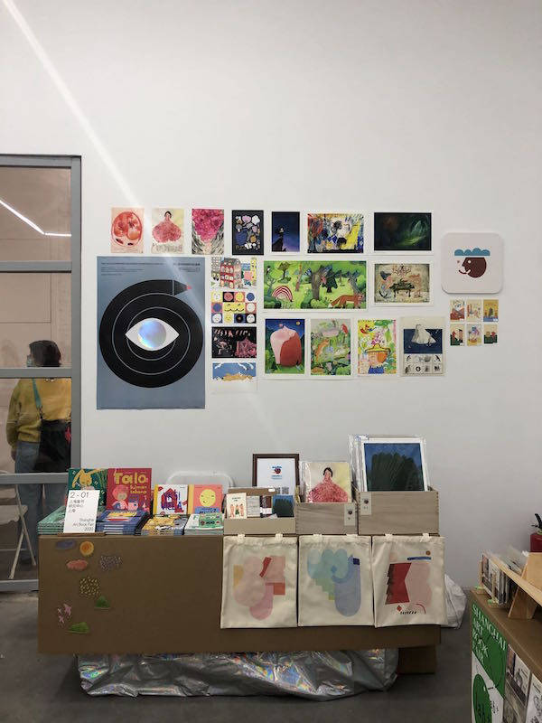 “008pg国际版官网入口”
上海艺术书展开幕：纸张间的温度与艺术 触手可及(图4)